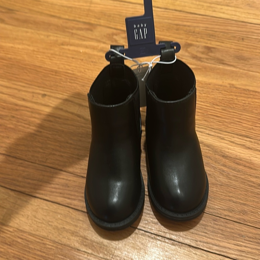 Brand New Baby Gap toddler black boots size 6